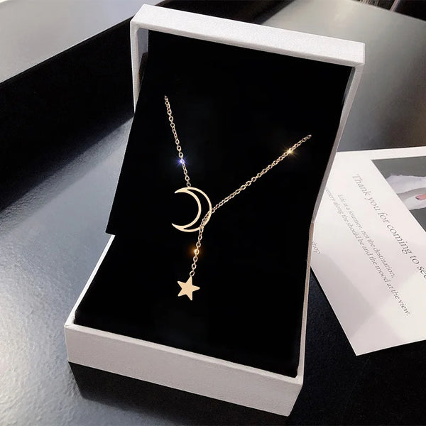 New Simple Moon and Star Pendant Choker Necklace, Gold-Tone Alloy Charm Chain Necklace for Women's Party Jewelry